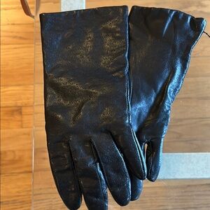 Elegant Black Leather Gloves